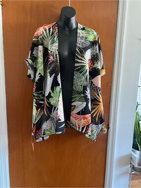 Women's Black Tropical Print Open-Front Tunic